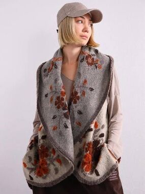 Ornella Paris Floral Embroidered Lana Wool Shrug Made in Italy
